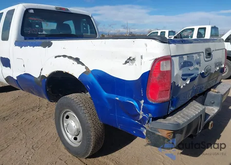 2016 Ford F-350 z USA, uszkodzony, nr VIN 1FT8X3B6XGEB64807